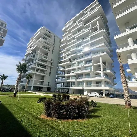 Apartment Colourful By The Coast