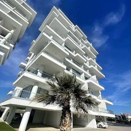 Apartment Colourful By The Coast *
