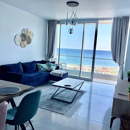 Apartment Colourful By The Coast *