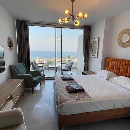 Colourful By The Coast Appartement
